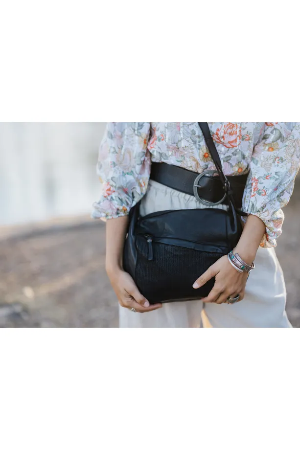 KOMPANERO DAMARI CROSSBODY BAG - BLACK