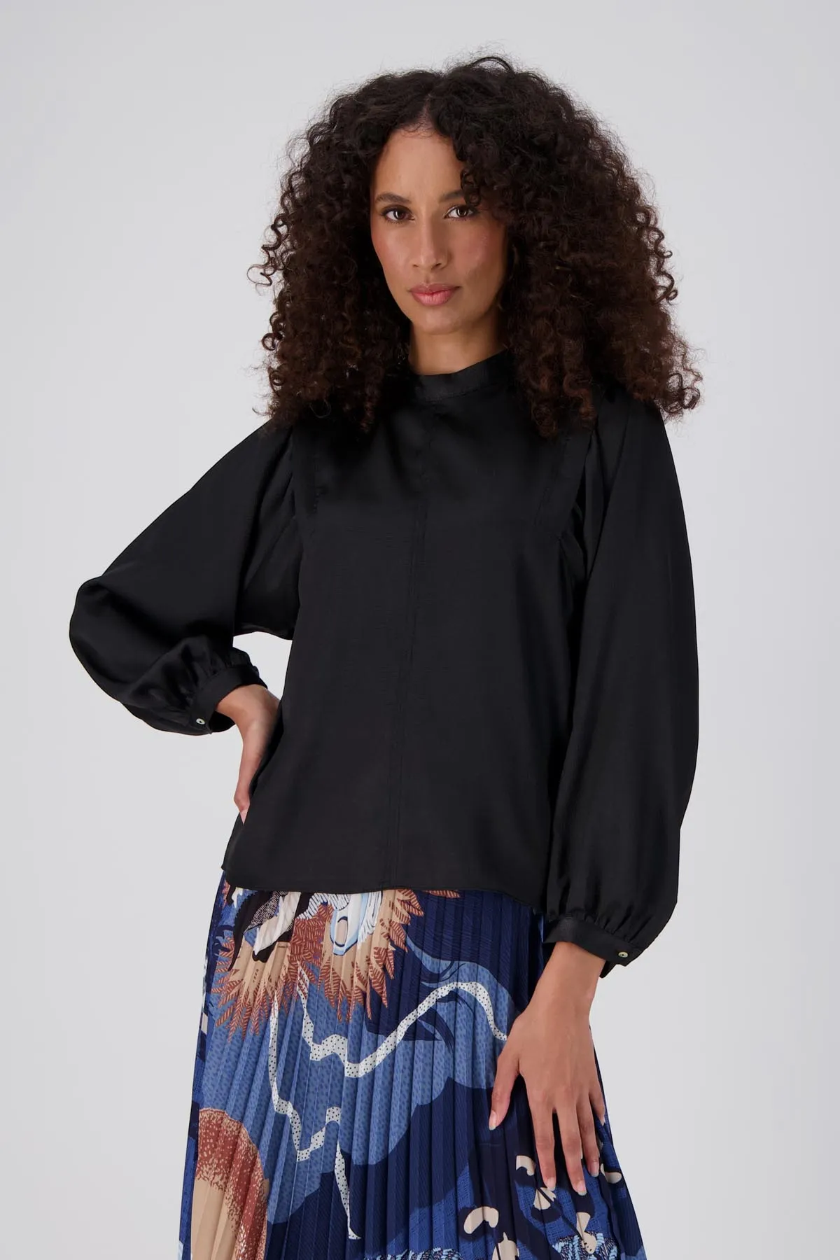 Moonshine Blouse Black in Shiny Viscose