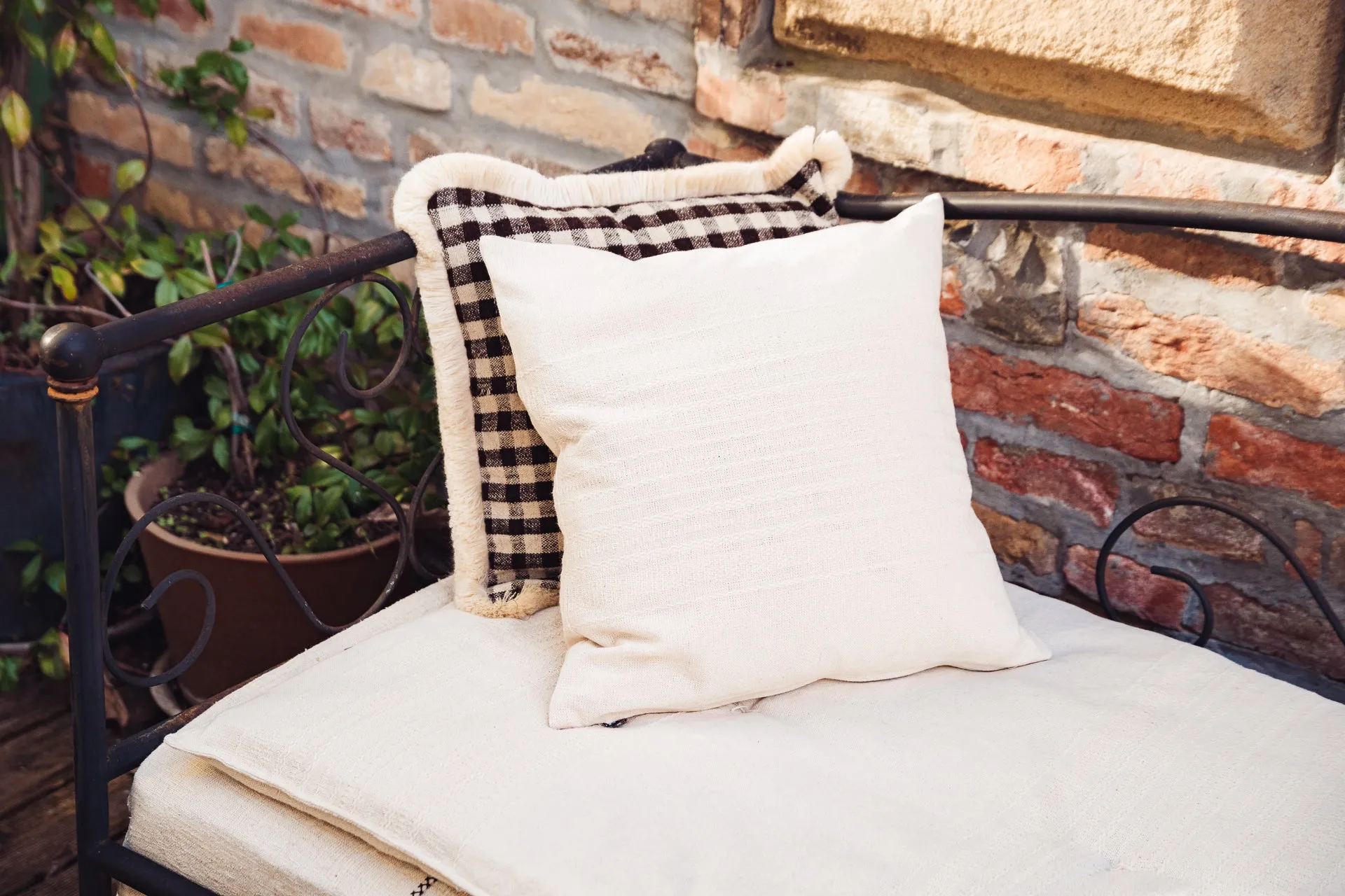 Pillow: Handwoven antique Bulgarian cotton - P481