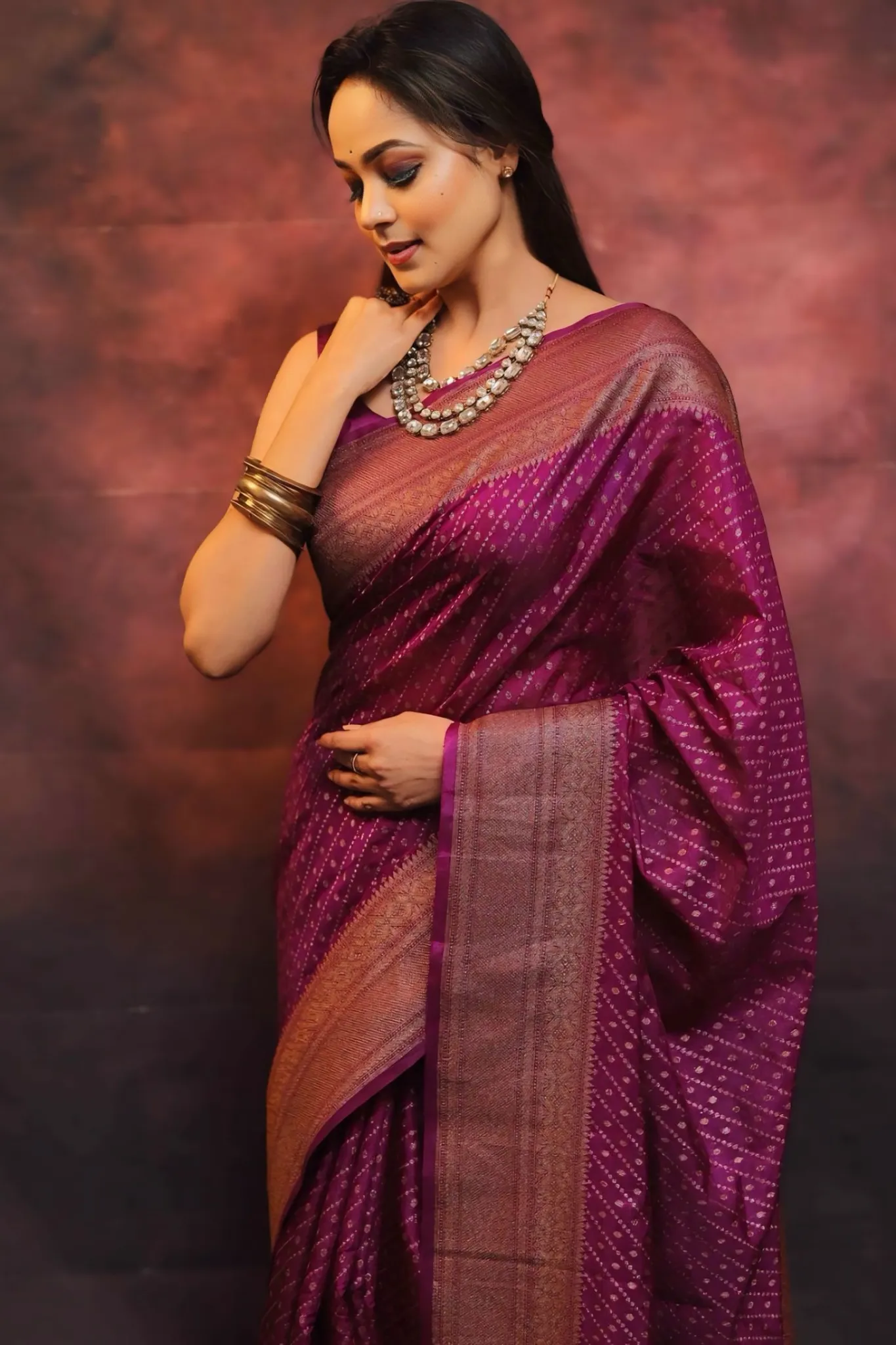 WOMEN CHIC AND COMFORTABLE LINED SAREE FOR EVERY OCCASION