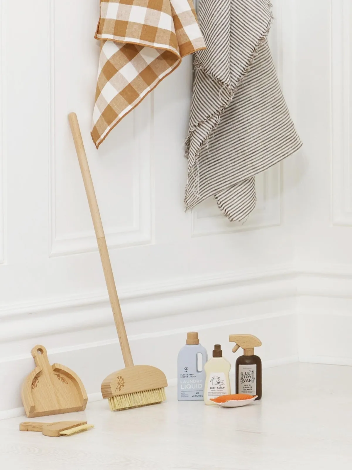 Wooden Eco-Friendly Cleaning Set